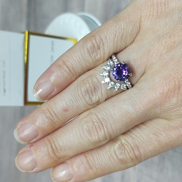 Bomb Party~Holiday Gifting Collection~Size 6. - Picture 4 of 6